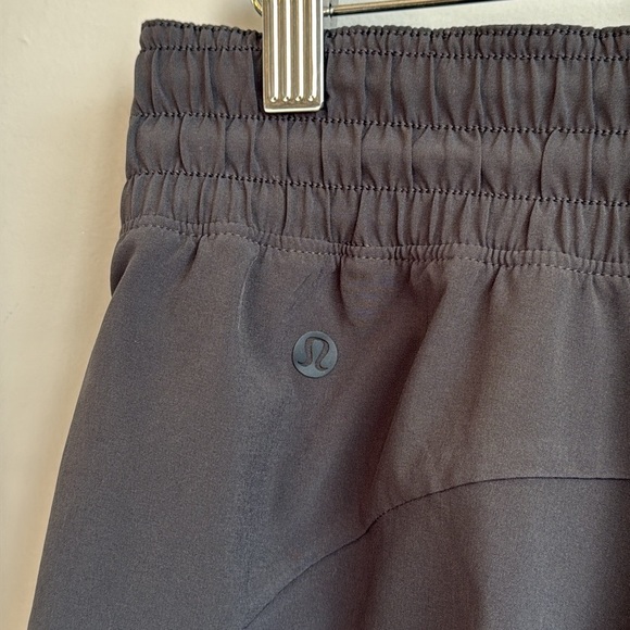 Lululemon Choose a Side Reversible Super-High Rise Short 4" SZ 8 - Picture 8 of 8